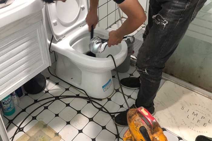 宁都马桶堵塞自己疏通还是找师傅？专业上门服务让你省时更省心